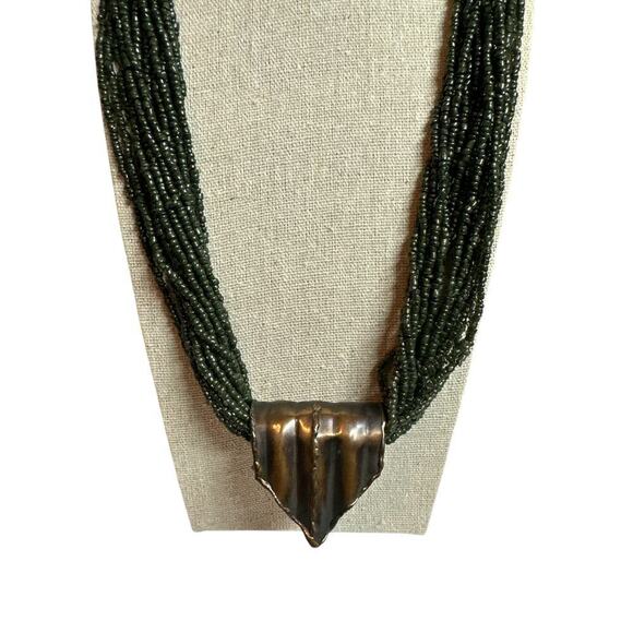 Womens Multiple Strand Green Glass Seed Bead Gold Tone Pendant 12" Drop Necklace - Picture 1 of 4